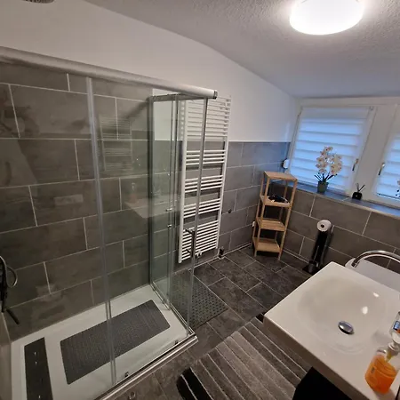 Zimmervermietungen Jachna Apartment *